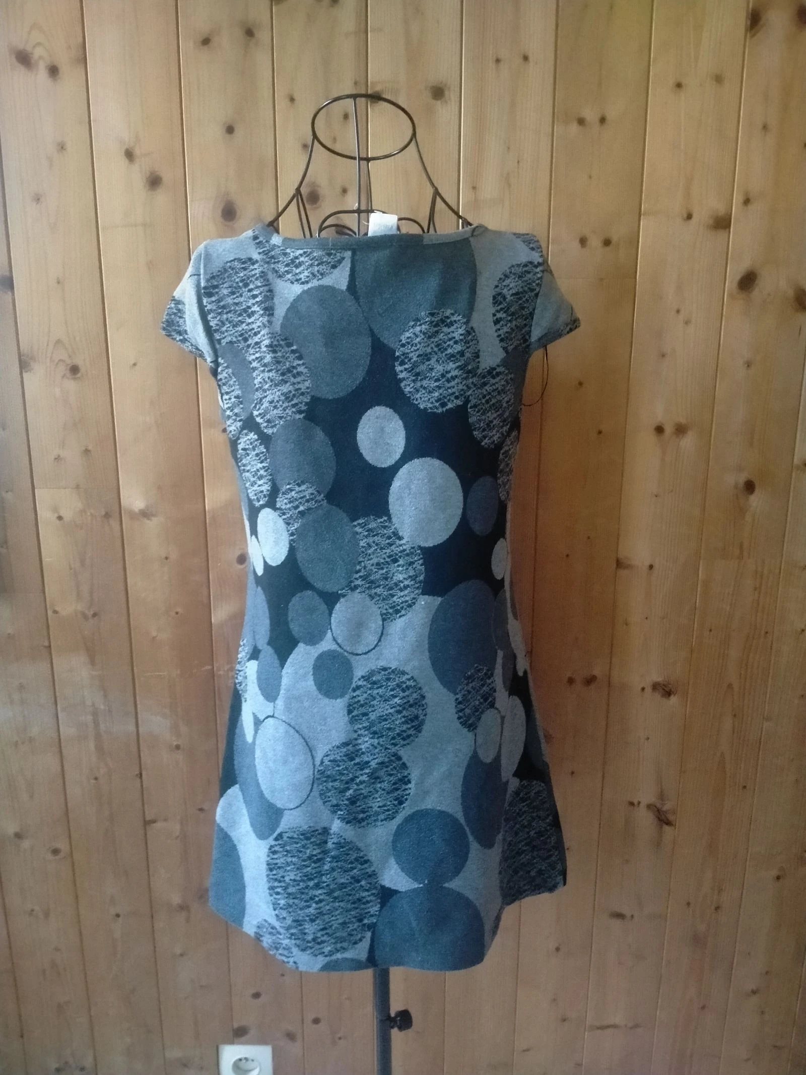 Vestido Camelot cinza com padrões redondos Muito bom estado – photo 2